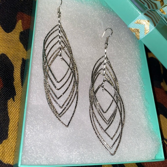 Silver Earring Set. - Picture 5 of 8